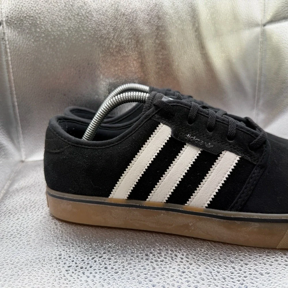Size 9 Adidas Seeley Black Gum White Mens Lace-Up Athletic Sneakers G65525